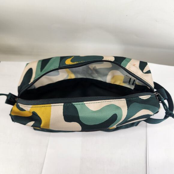 REI Co-op Roadtripper Pod Small Toiletry Kit Travel Organizer Bag Camouflage - Picture 5 of 11